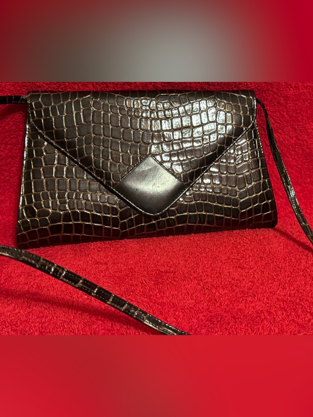 Vintage Brown Croc-Embossed Envelope Crossbody Bag GUC 😊😊